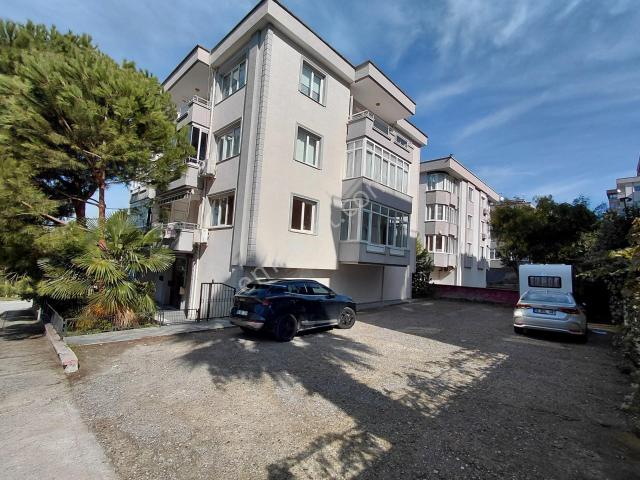 Beşevler 3 Katlı Apartmanda Satılık Bakımlı 3+1 Daire