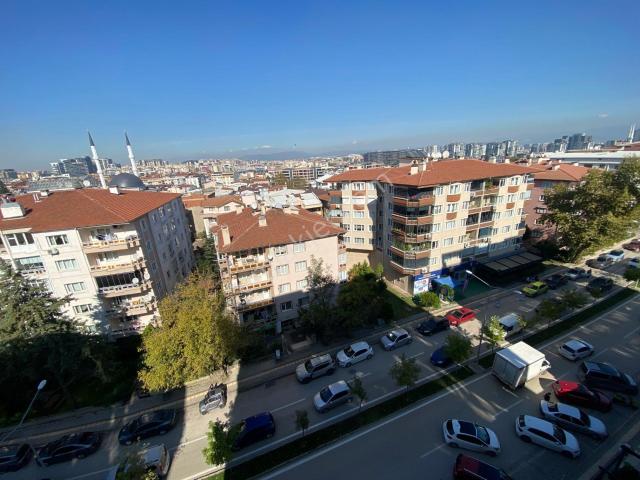 Beşevler Caddesi Üzerinde Muhteşem Manzaralı Geniş Daire.