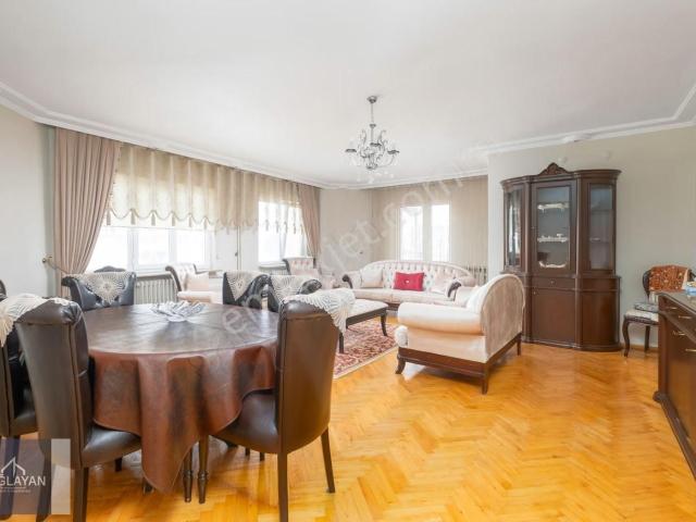 Beşevler Konak Mahallesinde Geniş 4 +1 Satılık Daire