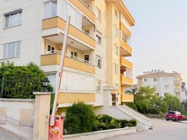 Beşevler Kültür Site İçi Önü Açık Satılık Ara Kat 3+1 Daire