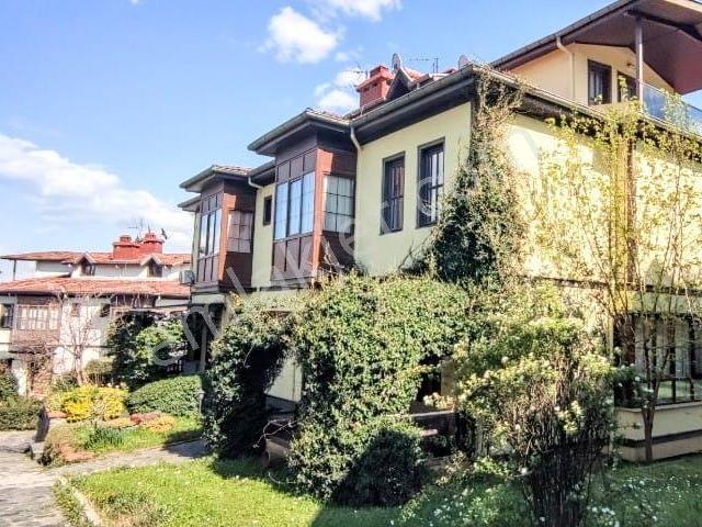 Beşevlerin En Güzel Yerinde Çamlıca Mahallesin De Kiralık Villa