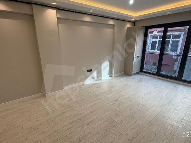 BEŞİKTAŞ ÇIRAĞAN DA SAHİLE YAKIN SIFIR BİNADA 48 m2 1+1 SATILIK