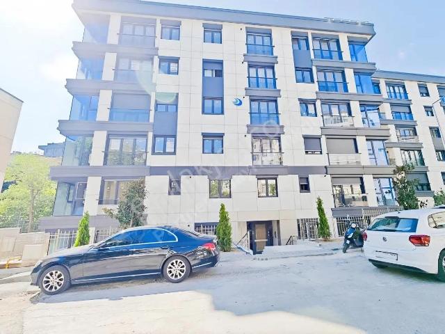 Beşiktaş Dikilitaş'ta Sıfır Binada Otoparklı, 2+1 Köşe Daire