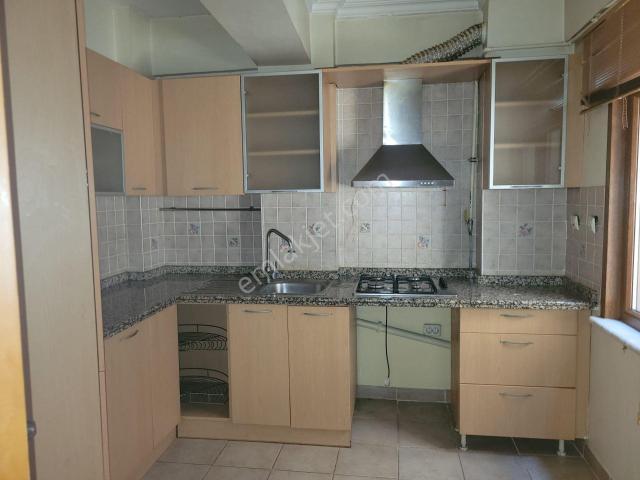 Beşiktaş Gazi Refik Sokak'ta Bakımlı 130 M2 3+1 Bakımlı Dubleks Daire