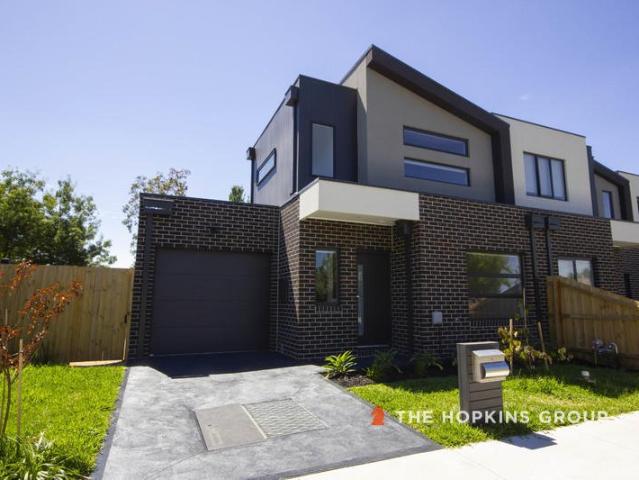 Be quick…. Stunning three bedroom townhouse with study nook!