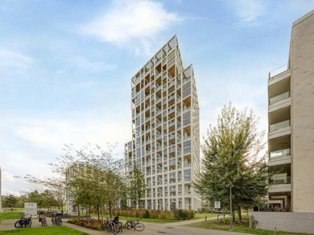 Bemeubeld appartement met drie slaapkamers en twee terras.