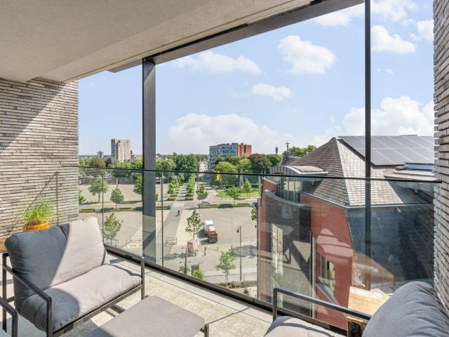 Bemeubeld appartement met prachtig zicht op het Dusartple.