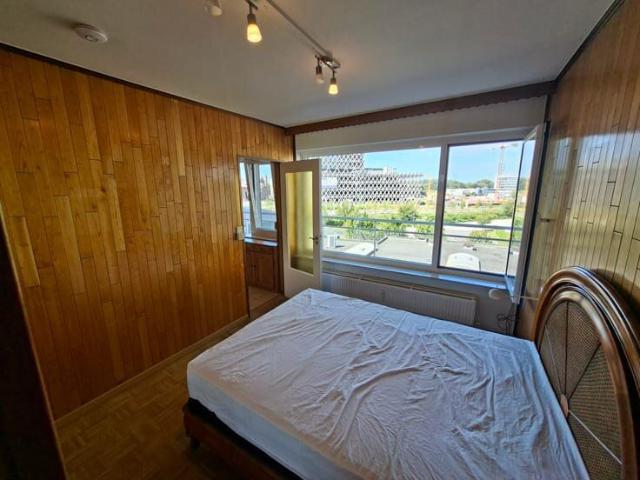 Bemeubeld, goed gelegen appartement