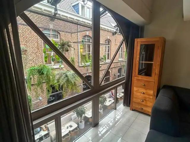 Bemeubelde duplex studio te huur in Hasselt – centrumligging met zicht op de Walputstraat