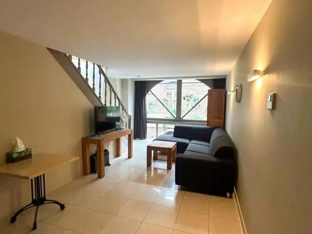 Bemeubelde duplex studio te huur in Hasselt – centrumligging met zicht op de Walputstraat