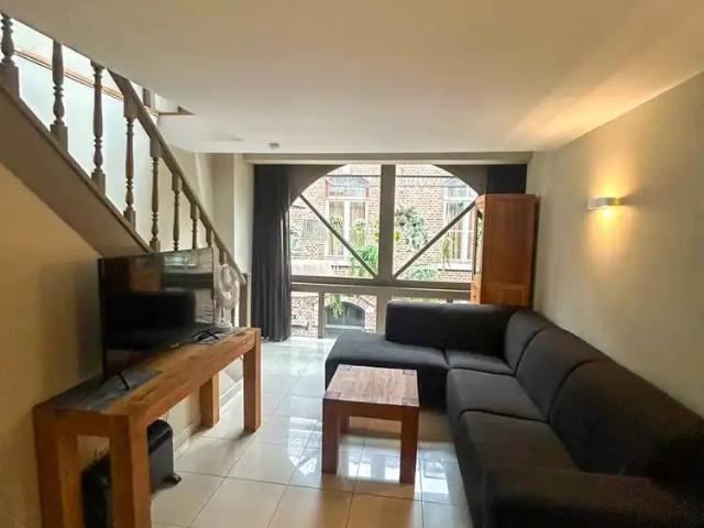 Bemeubelde duplex studio te huur in Hasselt – centrumligging met zicht op de Walputstraat