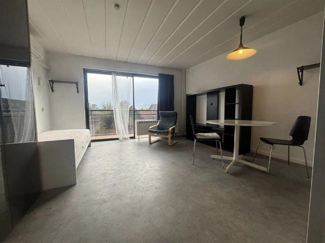 Bemeubelde studio te huur