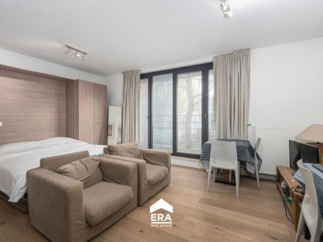 Bemeubelde studio met terras te huur in Brussel