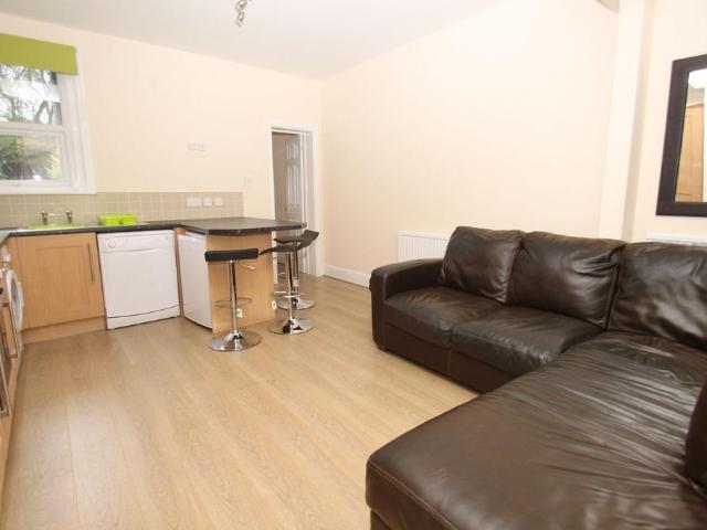 Bemister Road, Bournemouth BH9 5 bed semi detached house to rent £2,500 pcm £577 pw