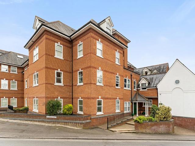 Bentfield Road, Essex CM24 2 bed apartment to rent £1,400 pcm £323 pw