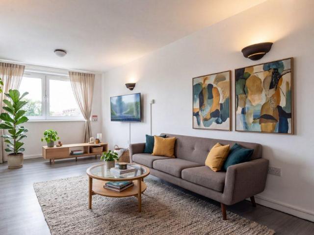 Benthal Road, London N16 2 bed maisonette to rent £2,250 pcm £519 pw