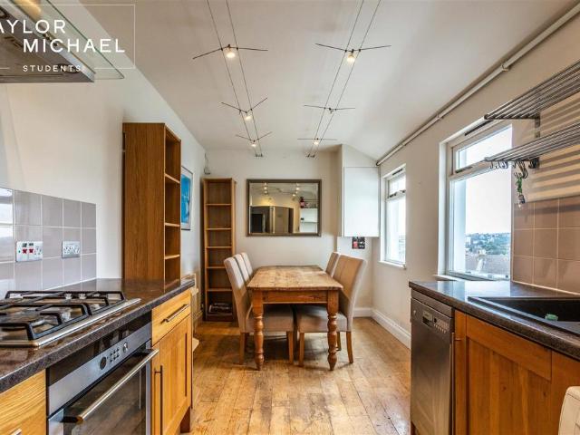 Bentham Road, Brighton 4 bed terraced house to rent £2,687 pcm £620 pw