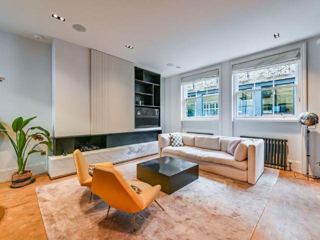 Bentinck Mews, Marylebone, London, W1U 3 bed mews to rent £8,667 pcm £2,000 pw
