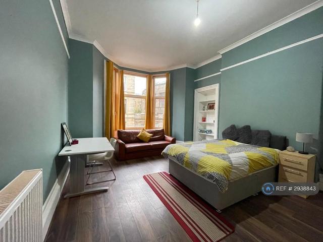 Bentinck St, Glasgow, G3 3 bed flat to rent £2,250 pcm £519 pw