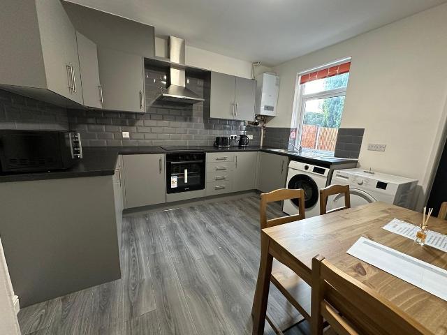 Bentinck Street, Mansfield NG18, 5 bed shared accommodation to rent, £450 pcm | PrimeLocation