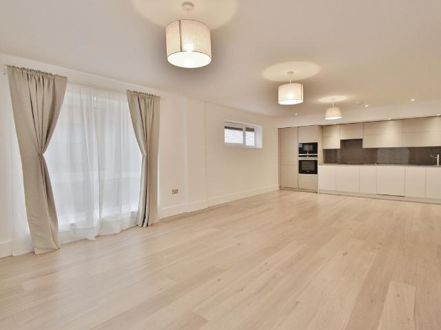 Bentley House, Bute Gardens, Hammersmith W6, 3 bed flat to rent, £4,500 pcm | PrimeLocation