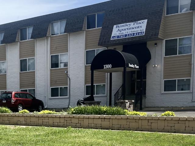 Bentley Place 2 Bedroom Apartment for Rent at 1300 Sw Tyler St, Topeka, KS 66612 Central Park