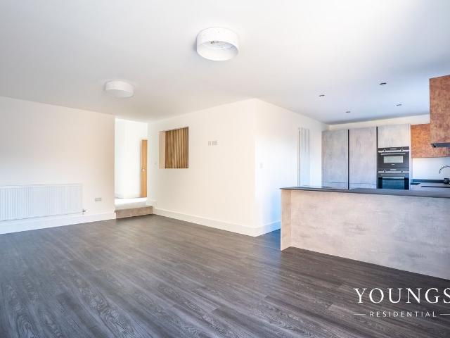 Benvenue Avenue, Eastwood SS9, 3 bed bungalow to rent, £2,500 pcm | PrimeLocation