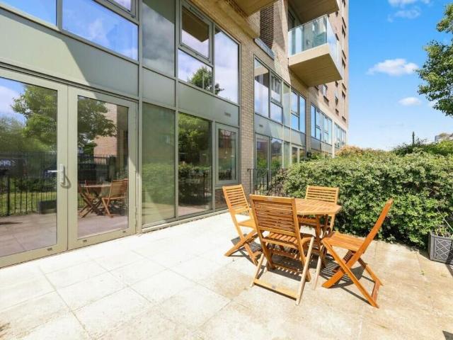 Ben Jonson Road E1, Stepney, London, 2 bed flat to rent, £3,000 pcm | PrimeLocation