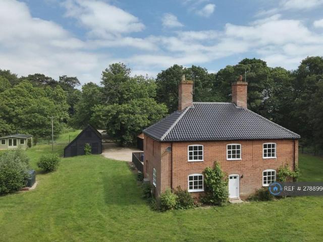 Benacre, Beccles, NR34 4 bed detached house to rent £2,999 pcm £692 pw