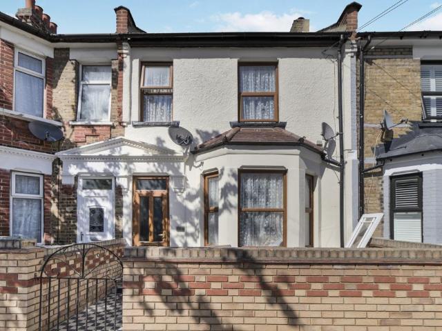Benares Road London SE18 1 bed in a house share to rent £700 pcm £162 pw