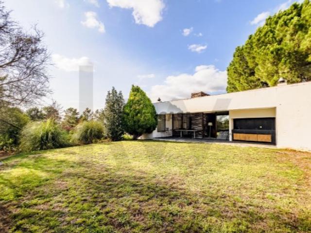 Benavente | Acolhedora Moradia T5 de Arq. Singular Desenhada Numa Propriedade de Grande Dimensão
