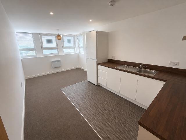 Benbow Street, Sale, M33 2 bed apartment to rent £1,000 pcm £231 pw