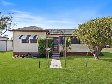 Bendalong original coastal cottage