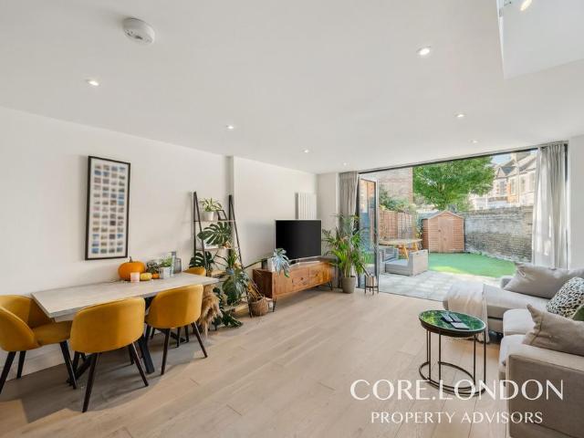 Bendemeer Road, London, SW15 2 bed apartment to rent £2,950 pcm £681 pw