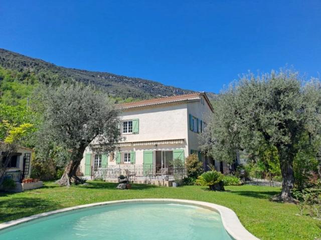 BENDEJUN: grande villa piscine !