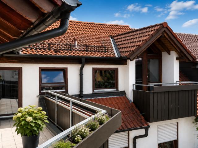 Beneidenswerte 3,5 Zimmer Galeriewohnung im Atelierstil mit EBK, Balkon und Dachterrasse
