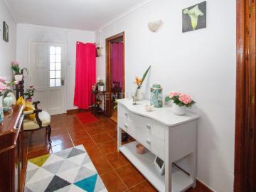 Benfeitoria T3 – Primeira Linha de Mar nas Capelas