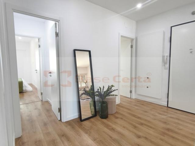 BENFICA / COLÉGIO MILITAR: Apartamento T3 Remodelado, c/ estacionamento interior