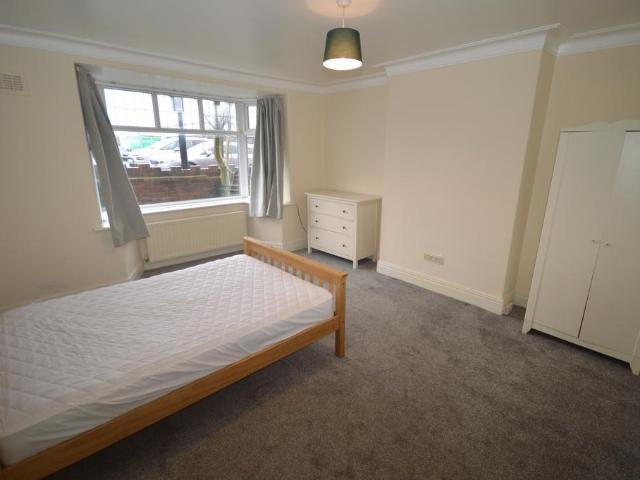 Benfield Road, Newcastle upon Tyne NE6 2 bed flat to rent £825 pcm £190 pw