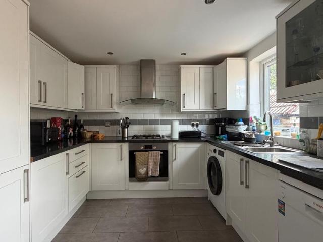 Bengarth Drive, HARROW 5 bed house to rent £2,900 pcm £669 pw