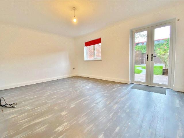 Benham Gardens, Hounslow, TW4 3 bed terraced house to rent £2,500 pcm £577 pw