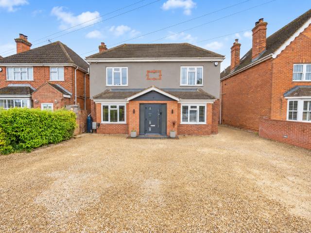 Benham Hill, Thatcham RG18, 4 bed detached bungalow to rent, £3,200 pcm | PrimeLocation