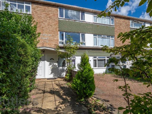 Benhill Wood Road, Sutton SM1, 2 bed maisonette to rent, £1,850 pcm | PrimeLocation