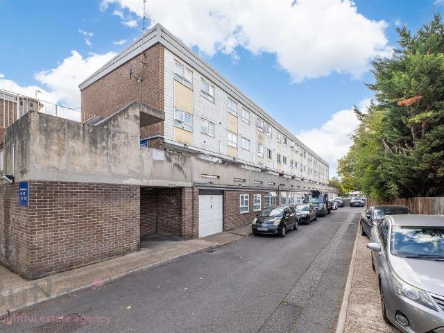 Benhill Wood Road, Sutton SM1, 3 bed maisonette to rent, £1,950 pcm | PrimeLocation