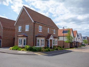 Benjamin Way, Burgess Hill, RH15 3 bed detached house to rent £2,150 pcm £496 pw