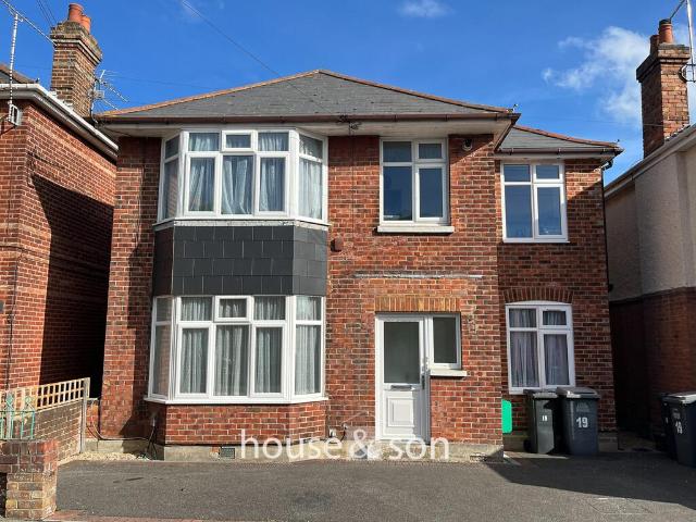 Benmore Road, Bournemouth 3 bed ground floor flat to rent £1,450 pcm £335 pw