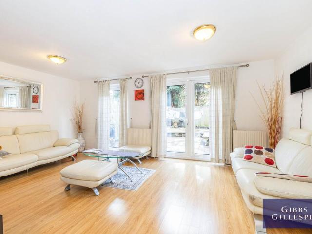 Bennett Close, Northwood, HA6 2 bed terraced house to rent £2,000 pcm £462 pw