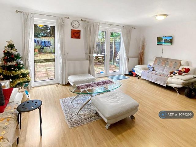 Bennett Close, Northwood, HA6 2 bed terraced house to rent £2,000 pcm £462 pw