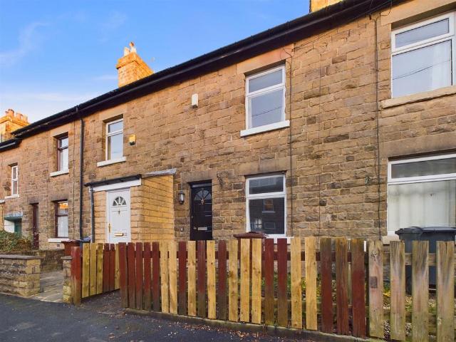 Bennett Street, Buxton 3 bed terraced house to rent £840 pcm £194 pw