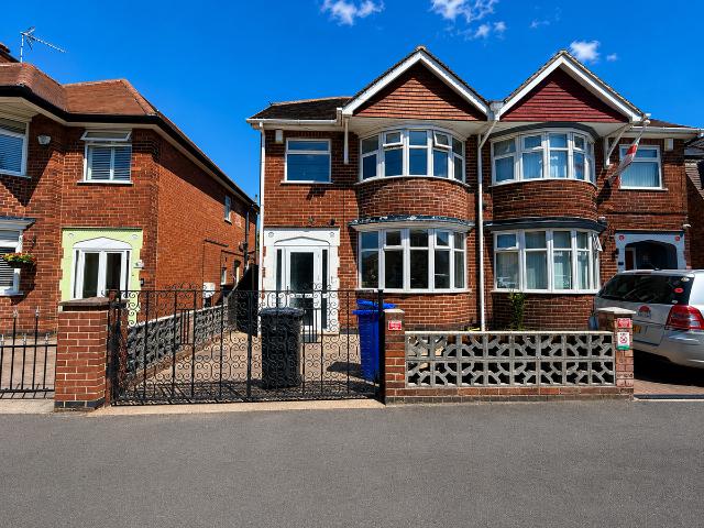 Bennett Street, Nottingham NG10, 3 bed semi detached house to rent, £1,300 pcm | PrimeLocation
